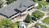 БРУКА БЛОКАДЕРА НА ЂУРЂЕВДАН: Шака јада тражи уклањање банера Србија побеђује у Крагујевцу