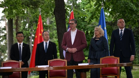 КАРАЂОРЂЕ АРТЕРИЈА ШУМАДИЈЕ: Вучић после потписивања уговора о изградњи брзе саобраћајнице која ће бити саобраћајна артерија шумадије