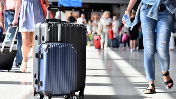 ОВО НЕ КУПУЈТЕ НА АЕРОДРОМУ: Не бацајте новац пре него што полетите