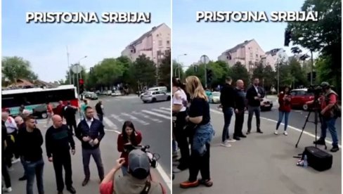 OVO JE PRISTOJNA SRBIJA! Dok blokaderi ruše i divljaju, građani koji vole svoju zemlju mirno stoje (VIDEO)