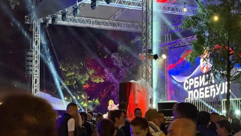 ŽURKA U PIONIRSKOM PARKU: Veličanstvena atmosfera i jasna poruka Srbija pobeđuje