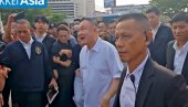 ИЗАШАО ИЗ ЗАТВОРА, ПА ДОЧЕКАН КРАО КРАЉ: Бишви премијер Тајланда овакав излазак са робије никада неће заборавити (ВИДЕО)