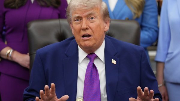 ПУЦЊАВА ИСПРЕД БЕЛЕ КУЋЕ ДОК ЈЕ ТРАМП БИО УНУТРА: Погледајте како репортери беже у заклон - Објављени драматични снимци (ВИДЕО)