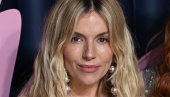 ПОРОДИЛА СЕ ЈЕДНА ОД НАЈЛЕПШИХ ГЛУМИЦА НА СВЕТУ: Добила треће дете у 45. години!