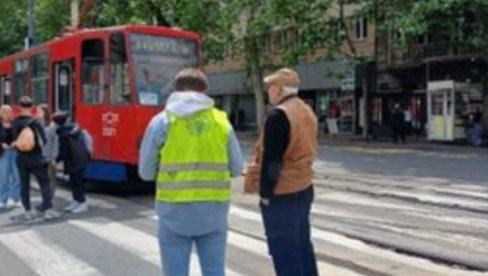 БЛОКАДЕРИ НЕМАЈУ ГРАНИЦА: Њих десетак малтретира цео Београд (ФОТО)