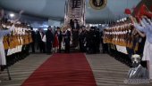 TRAMPOV DOČEK U PEKINGU PAO U DRUGI PLAN: Svi gledali u ove dve lepotice, preuzele scenu
