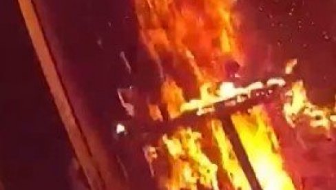 POLICAJAC ULETEO U STAN I SPASAO MAJKU SA DVOJE DECE: Kamera na njegovoj uniformi snimila jezive trenutke (VIDEO)