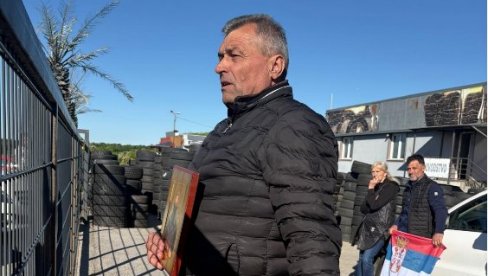 ЧЕТВРТИ ДАН ШТРАЈКУЈЕ ГЛАЂУ: Желимир Црнобрња позвао све да дођу сутра и подрже га против извршитељке