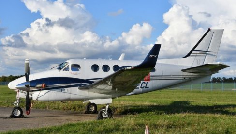 SRUŠIO SE AVION: Letelica sa četiri osobe srušila se u šumi, bukti požar
