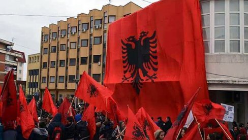ИЗ КРИЛА ГРБОВИЋА ОТВАРАЈУ ПИТАЊЕ ПРЕШЕВСКЕ ДОЛИНЕ: Шта је позадина Резолуције о Косову коју су поднели Угљанинови и Камберијеви посланици
