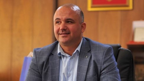 ВРАНЕШ У ПОЛИЦИЈИ ЗБОГ СРПСКИХ ПЕСАМА:  Нови скандал у Пљевљима (ФОТО)