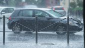 PLJUSKOVI I GRMLJAVINA HRLE NA OVAJ DEO SRBIJE: U naredna dva sata očekuje se snažan udar nevremena