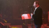 DEVET HILJADA LJUDI NA JEDNOM MESTU: Aco Pejović muzikom i pesmom zapalio novosadsku publiku (FOTO)