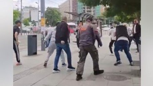 БЛОКАДЕРИ НАСТАВЉАЈУ СА ФАШИСТИЧКИМ НАПАДИМА: На Славији су активисти СНС-а нападнути и попрскани сузавцем (ВИДЕО)