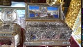 ВЕРА КОЈА ПОМЕРА КИЛОМЕТРЕ: Тајна Богородичиног појаса и светост материје (ФОТО)