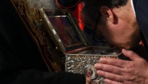 ВЕСЕЛИ СЕ СРПСКИ, ПРАВОСЛАВНИ СВЕТЕ Председник Вучић се огласио о доласку Појаса Пресвете Богородице у Београд (ФОТО)