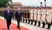 ЗАШТО ЈЕ ПУТИН СКИНУО САКО У ПЕКИНГУ: Несвакидашњи потез и тајни сигнали у срцу суперсиле