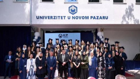 ZLATNI STUDENTI U CENTRU PAŽNJE: Dodeljene diplome i plakete najboljima u Novom Pazaru