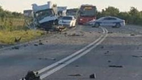 JEZIVE SLIKE SA MESTA NESREĆE NA IBARSKOJ: Ovo je auto smrti koji je odneo život mladića (FOTO)