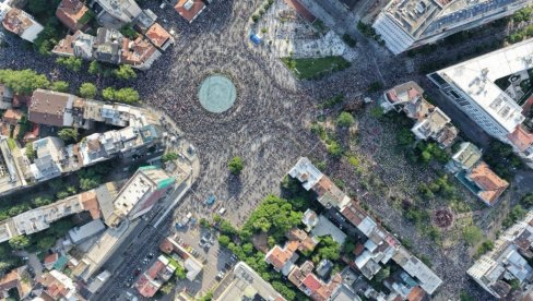 TO JE TIH 25 HILJADA! Snimak iz drona pokazao koliko je blokadera na Slaviji (FOTO)