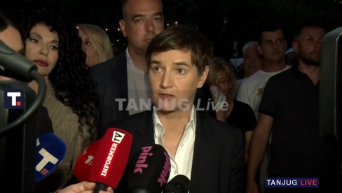 ONO ŠTO RADE SRBIJI JE ZLOČIN, ALI NISU JAČI OD SRBIJE Ana Brnabić u Pionirskom parku dok blokaderi divljaju