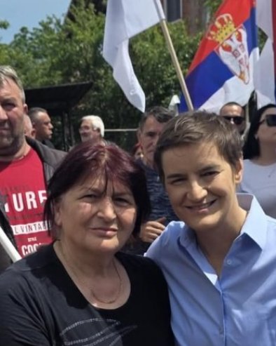 СРБИЈА ПОБЕЂУЈЕ! Брнабић провела дан са суграђанима у Алексинцу: Много сам чула, много научила (ФОТО)