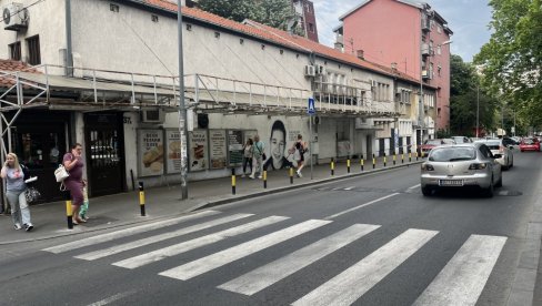 ОСВЕЖЕНЕ СУ ЗЕБРЕ, БЕЗБЕДНИЈЕ ЗА ПЕШАКЕ: Наком захтева житеља Улице Маријане Грегоран на Карабурми