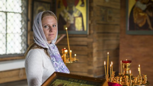 СПЦ ДАНАС СЛАВИ ДВА ВЕЛИКА ПРАЗНИКА: Верници се на овај дан моле за спасење душе, а један обичај посебно важи за жене