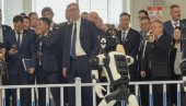 ПОСЛЕ ИСТОРИЈСКЕ ПОСЕТЕ КИНИ: Председник Вучић гост Ћирилице Миломира Марића у 21 сат (ФОТО)