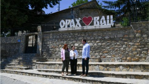 РАДОСАВЉЕВИЋ И ЋЕРАНИЋ: Обишле српске породице у Великој Хочи и Ораховцу