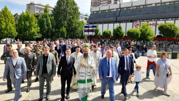 ЛИТИЈА УЛИЦАМА ГРАДА: Лесковац обележио своју славу
