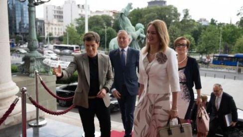 BAŠ TEŽAK DAN ZA BLOKADERE: Potpredsednica Tise posetila Beograd - pozvala Anu Brnabić da poseti Budimpeštu