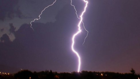 STIŽE VREMENSKI HAOS U SRBIJU, RHMZ UPALIO ALARM: Izdavaće se upozorenja do 2 sata unapred, evo koja mesta su na udaru (MAPE)