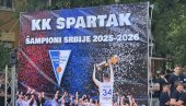 СУБОТИЦА ДОЧЕКАЛА ШАМПИОНЕ! Славље навијача и кошаркаша Спартака након освојене КЛС