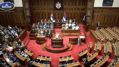 СКУПШТИНА СРБИЈЕ ЗАВРШИЛА РАД: Наставак ванредне седнице о поверењу Влади сутра у 10 часова