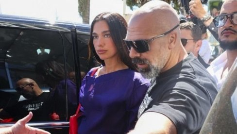 ДУА ЛИПА РАЗБЕСНЕЛА ГРАЂАНЕ СИЦИЛИЈЕ: Због своје свадбе блокирала 2 главна трга на 3 три дана - натерала их и да потпишу уговор