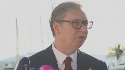 ВУЧИЋ РАЗВАЛИО ЦРНОГОРСКЕ НОВИНАРЕ: Дошли да провоцирају, а председник их поставио на место