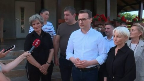 ПОСЛУШАЈТЕ РЕЧИ БАКА ДИВНЕ (71) СА КиМ: Позвала Србе да гласају за СЛ, а имала је и посебну поруку за председника Вучића! (Видео)