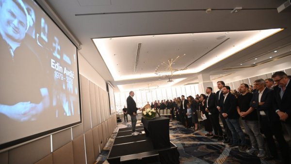 ПОСЛЕДЊЕ ЗБОГОМ ЕДИНУ АВДИЋУ! Одржана комеморација, легенде се опростиле од чувеног коментатора (ФОТО)