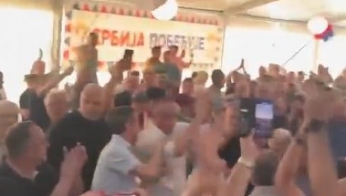 ВЕЛИЧАНСТВЕН СКУП У КРАЉЕВУ: Народно весеље и скуп Србија побеђује (ВИДЕО)