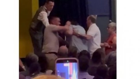 NA BLOKADERSKOM SKUPU PRETUČEN JE NOVINAR: Nasilnicima zasmetalo jedno pitanje (VIDEO)