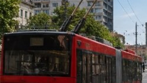 ЛИНИЈА 26Л ОПЕТ САОБРАЋА: После додатних испитивања ндалежних служби, кроз насеље Војводе Влаховића враћен мини бус