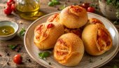 ПИЦА БОМБИЦЕ: Са парадајзом и моцарелом