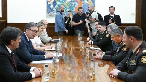 VUČIĆ SA HASANOVOM: U fokusu vojno-tehnička saradnja dve zemlje i konkretni projekti u oblasti namenske industrije (FOTO)