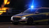 ТЕШКО ПОВРЕЂЕНО ДВОЈЕ ДЕЦЕ: Старица довезла унука у школу, па аутомобилом улетела у групу ученика