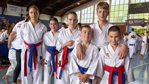 USPEH NA VIDOVDANSKOM TURNIRU U ĆUPRIJI: Tri medalje za karatiste „Crnice“