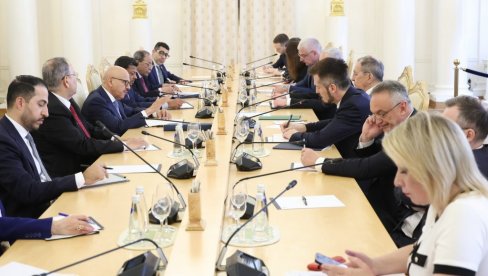 ИЗНЕЛИ СМО ОЦЕНЕ ЊИХОВЕ ДЕСТРУКТИВНЕ ПОЛИТИКЕ ОКО УКРАЈИНЕ Москва се огласила након састанка са амбасадорима евротројке