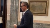 МАЛИ ОБЈАВИО СИРОВИ МАТЕРИЈАЛ! Вучић се опробао у бадминтону, па кроз смех поручио: Не могу никако да га стигнем! (ВИДЕО)