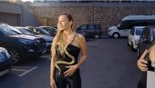 У СТИЛУ ДЕВЕДЕСЕТИХ: Анабела Атијас засијала пред концерт на Ташу (ФОТО)