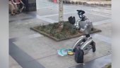 OVO JOŠ NISTE VIDELI: Robot kleči na ulici i prosi (VIDEO)